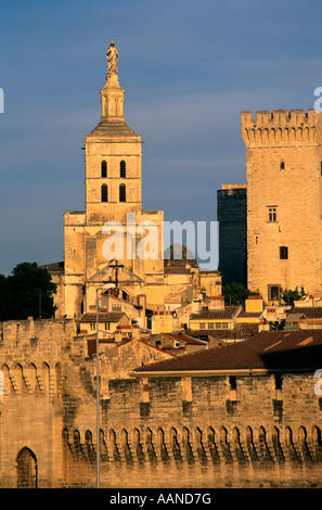 Palais des Papes, le Palais des Papes, Avignon, France at Dusk Banque D'Images