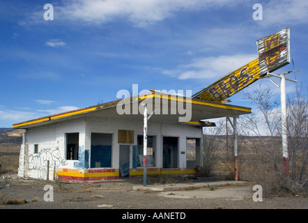 Ancienne station-Bros Merlan situé sur la Route 66 dans la région de Casa Blanca Nouveau Mexique Banque D'Images