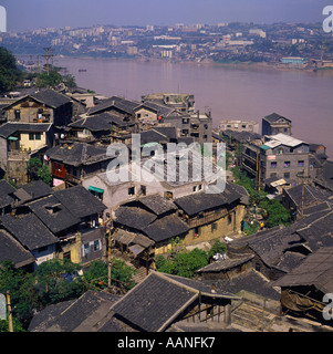 Vue sur salon dans la vieille partie de la ville sur les rives de la rivière Yangtze en 1988 à Chongqing, Chine Sichuan Banque D'Images