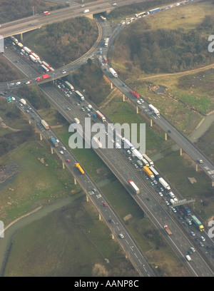 Photo aérienne de l'encombrement du trafic sur la M25 Banque D'Images