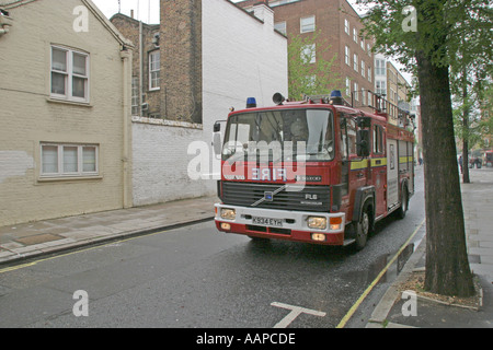 Fire engine on moyen d'appel d'urgence Westminster London GB UK Banque D'Images