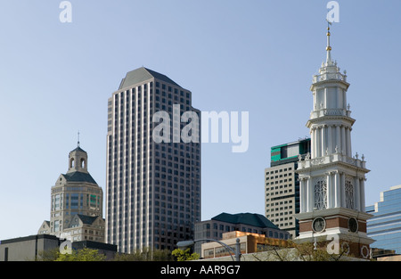 Hartford Connecticut skyline comprend Goodwin Hotel City Place et Église Centre Banque D'Images