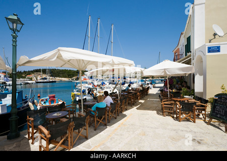 Taverna Harbourfront, Fiskardo, Kefalonia, îles Ioniennes, Grèce Banque D'Images