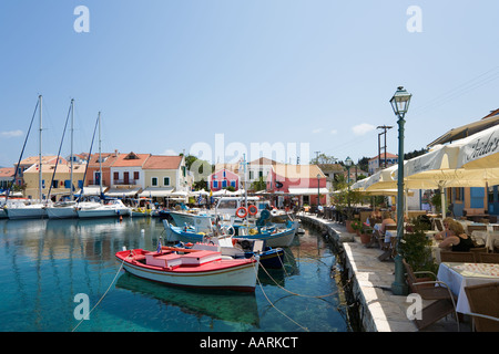 Taverna Harbourfront, Fiskardo, Kefalonia, îles Ioniennes, Grèce Banque D'Images