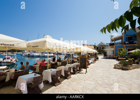 Taverna Harbourfront, Fiskardo, Kefalonia, îles Ioniennes, Grèce Banque D'Images