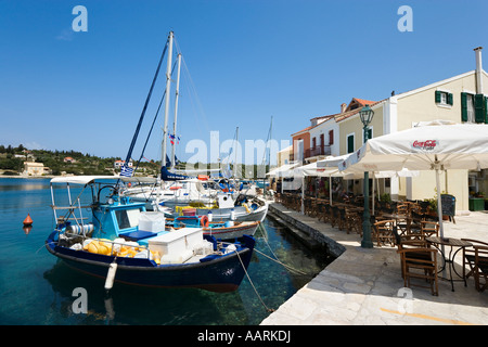 Taverna Harbourfront, Fiskardo, Kefalonia, îles Ioniennes, Grèce Banque D'Images