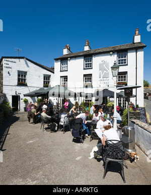 La White House Pub, le centre du village de Bowness, Lake Windermere, Parc National de Lake District, Cumbria, England, UK Banque D'Images