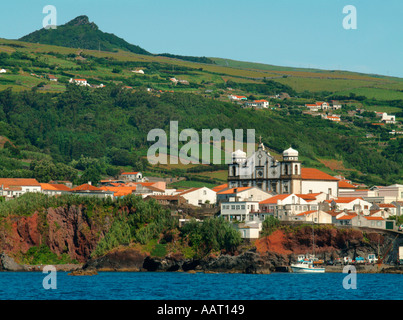 Une vue de la ville de Santa Cruz, sur la côte orientale de l'île de Flores aux Açores, un groupe de l'île de l'océan Atlantique. Banque D'Images