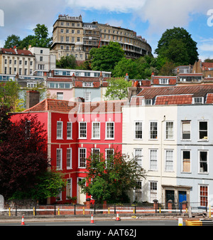 Des maisons géorgiennes à l'Avon Gorge de condensats chauds sur avec le Croissant-Rouge de l'Horizon Paragon Banque D'Images