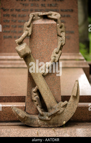 L'ancre sur une mer grave marine nautique granit marchand chaîne rose souvenir souvenir Banque D'Images