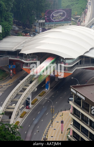 Vue depuis l'hôtel Shangri La sur le PRT MonoRail de Kuala Lumpur, en Malaisie, en Asie du sud-est Banque D'Images