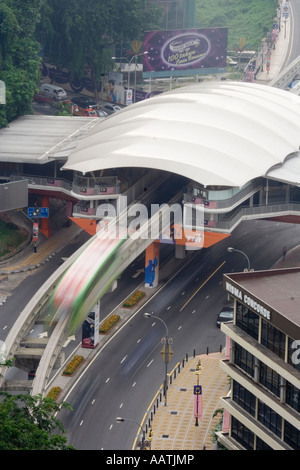 Vue depuis l'hôtel Shangri La sur le PRT MonoRail de Kuala Lumpur, en Malaisie Banque D'Images