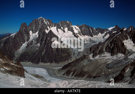 Une large vue de la Verte groupe des alpes Chamonix avec la Mer de Glace et le Glacier Talefre Banque D'Images