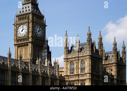 Tour de l'horloge de Londres Big Ben et les chambres du Parlement Banque D'Images