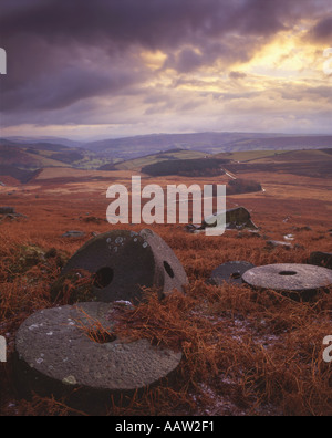 Meules abandonnées sous Stanage Edge Derbyshire Peak District National Park Banque D'Images