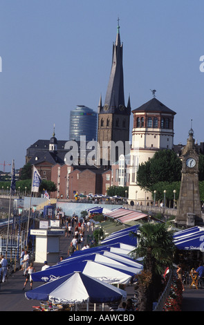 Tour du château, les rives du Rhin, Düsseldorf, Düsseldorf, Rhénanie du Nord-Westphalie, Allemagne, Europe Banque D'Images