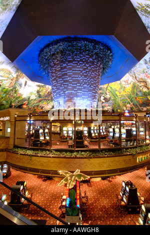 Intérieur de la Jungle casino dans le centre de loisirs de la ville de Sun casino et complexe de villégiature en Afrique du Sud. Banque D'Images