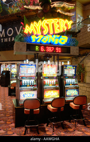 Intérieur de la Jungle casino dans le centre de loisirs de la ville de Sun casino et complexe de villégiature en Afrique du Sud. Banque D'Images