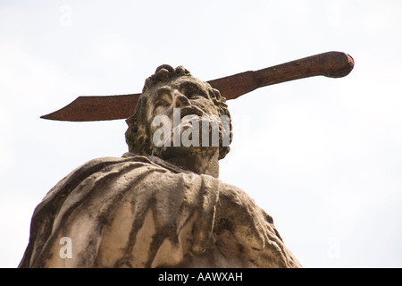 Statue de saint Pierre Martyr à l'extérieur de l'église de San Zeno à Vérone Italie en Oratario Banque D'Images