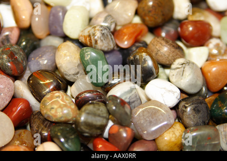 Close-up d'un assortiment de pierres polies. Banque D'Images