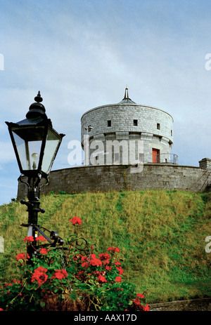 La tour Martello sur le haut de la colline surplombant Millmount Drogheda dans le comté de Louth Irlande maintenant un musée Banque D'Images