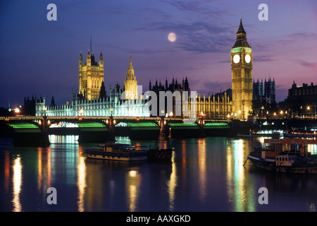 Big Ben et Westminster Bridge et pleine lune sur Tamise la nuit Banque D'Images