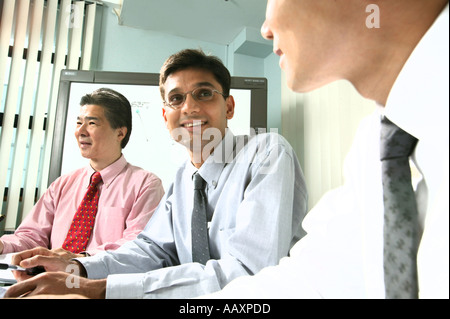 3 Businessmen Having Meeting Banque D'Images
