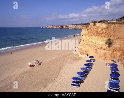 Plage de sable typiques de l'Algarve Banque D'Images
