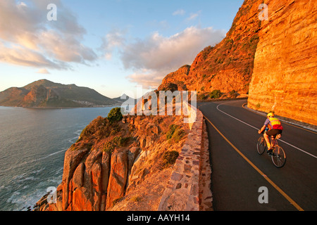 L'Afrique du Sud vue chapmans peak drive littoral cycliste Hout Bay Banque D'Images