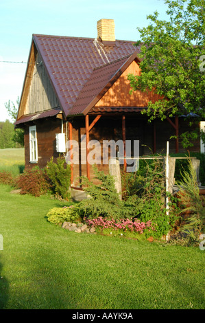 Petite Maison dans village Teremiski Banque D'Images