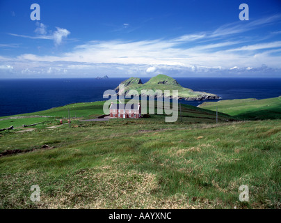 Remote farm house se trouve dans le paysage pittoresque avec vue sur l'Atlantique, la beauté dans la nature, Banque D'Images