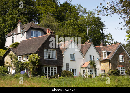 Anglais traditionnel vieux maisons et l'architecture à Coldharbor, Surrey, Angleterre, Royaume-Uni Banque D'Images