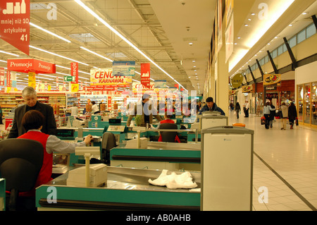 Hypermarché Carrefour à Varsovie Pologne Banque D'Images