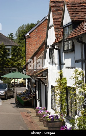 Petits légumes shop dans le petit village de Shere Surrey England UK Banque D'Images