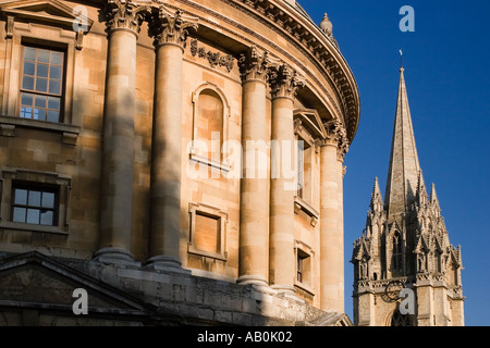 Radcliffe Camera et St Mary's Oxford - Soir d'été 2 Banque D'Images