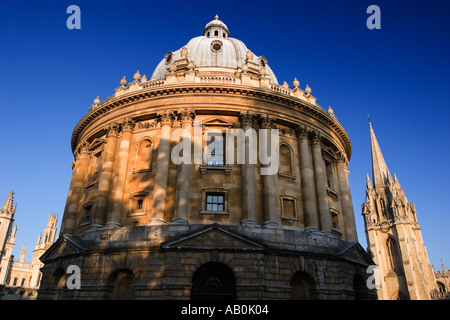 Radcliffe Camera et St Mary s Oxford 3 soirée d'été Banque D'Images