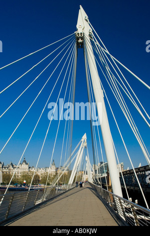 L'un des Golden Jubilee ponts sur la Tamise à Londres Angleterre Royaume-uni Banque D'Images