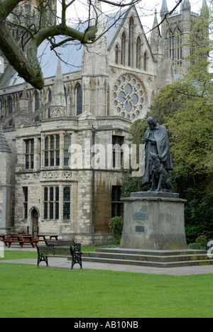 Statue d'Alfred Lord Tennyson à la Cathédrale de Lincoln Banque D'Images