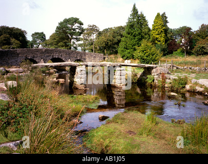 Devon Dartmoor Postbridge clapperbridge sur East River Dart Banque D'Images