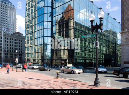 L'église Trinity reflète dans John Hancock Building, Boston MA USA Banque D'Images