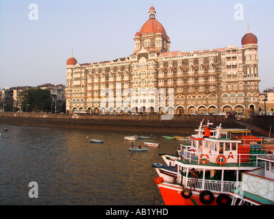 Taj Mahal Palace and Tower ou Taj Mahal Hotel en front de Colaba Mumbai Inde Banque D'Images