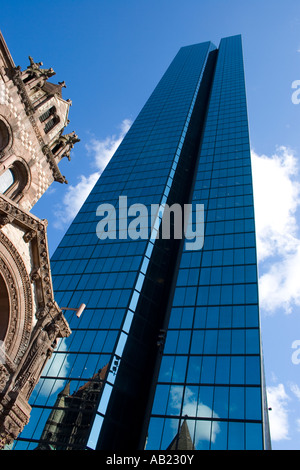 L'église Trinity reflète dans la John Hancock Tower, Boston MA USA Banque D'Images