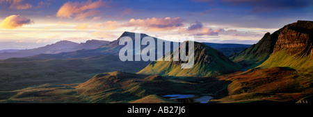 L'aube sur la Trotternish nr Le Quirang Ile de Skye Scotland UK Banque D'Images