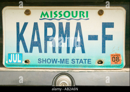 La plaque d'immatriculation vanité Karma à Bourbon Missouri Banque D'Images