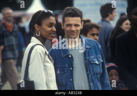 Un couple appréciant les Hackney Hackney Downs, Show, London, UK, 1996. Banque D'Images