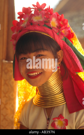 Ma Cho, 'Long-cou' fille de la tribu de Kayan les Karens, Nai Soi village, Mae Hong Son, Thaïlande Banque D'Images