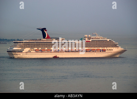 Carnival Freedom bateau de croisière sur la mer de Marmara Istanbul, Turquie Banque D'Images