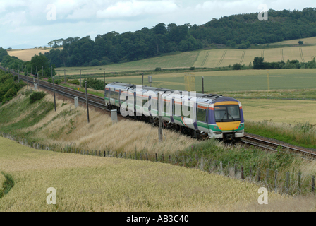 Diesel moderne Train passager près d'Édimbourg sur East Coast Main Line Ecosse Royaume-Uni UK Banque D'Images