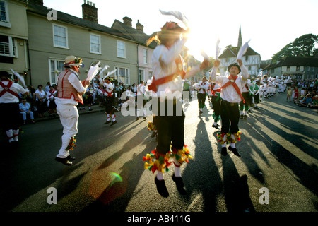 Danseurs Morris Morris à la grande collecte d'anneau de Thaxted Essex Bretagne 02 03 juin 2007 Banque D'Images