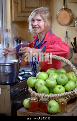 Un petit SOUTH BRAMLEY APPLE ET ROSEMARY JELLY DE SON CHALET UK WORCESTERSHIRE Banque D'Images